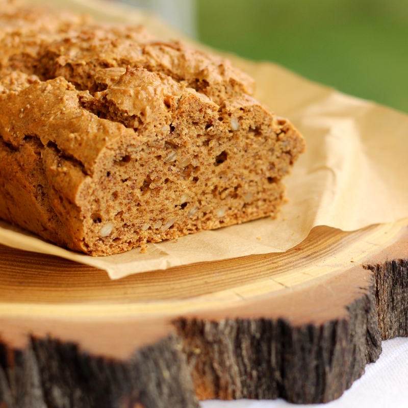 Chleb na maśle orzechowym z siemieniem lnianym (keto) – WegePrzepis