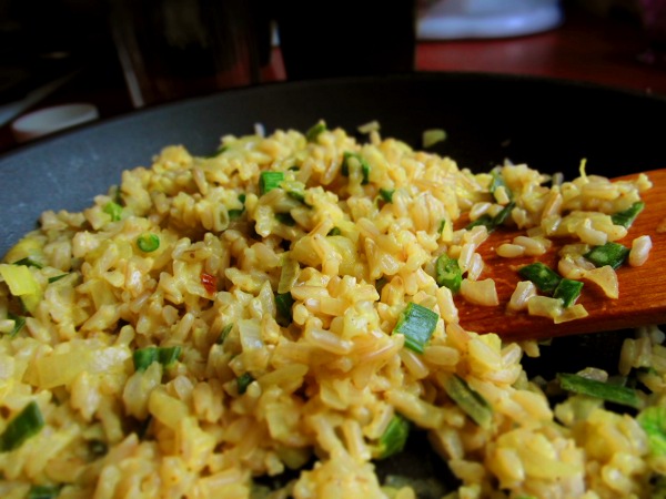 Ryż z sosem cebulowym z curry