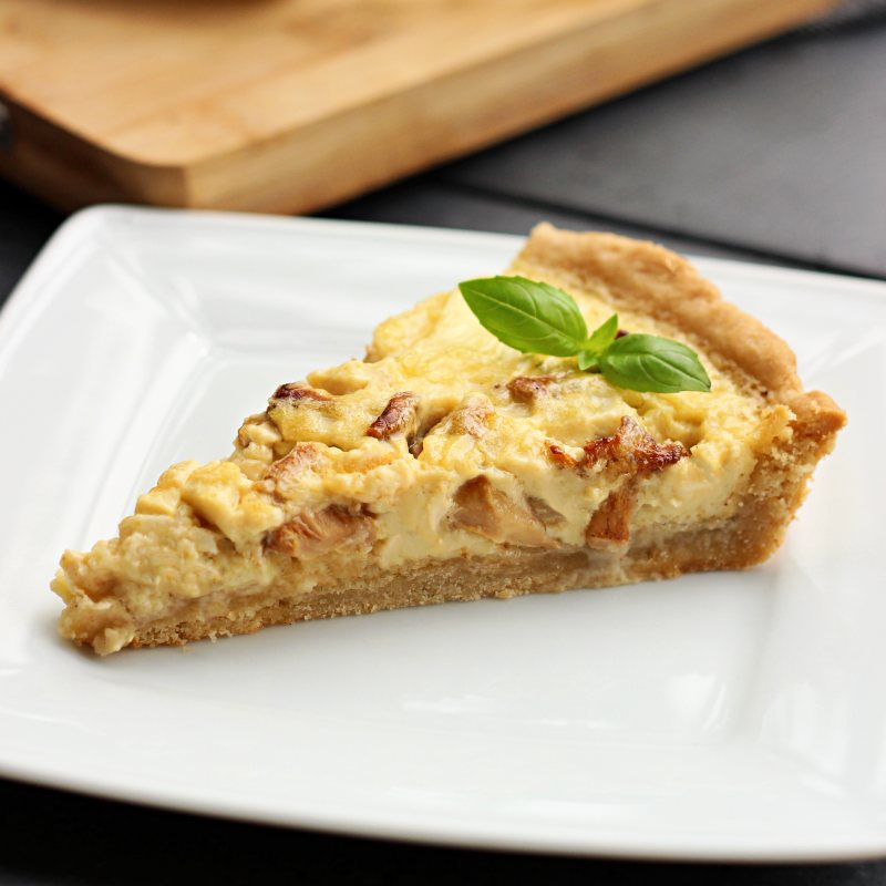 Quiche z kurkami i serem